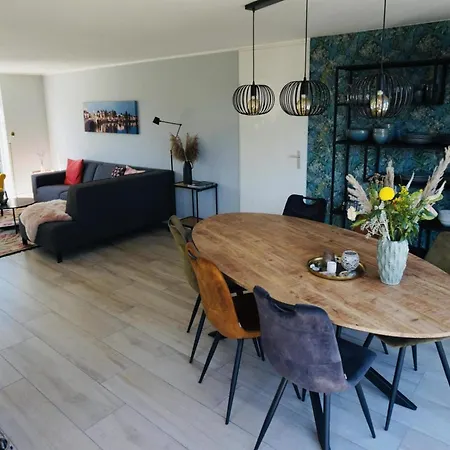 Beautiful Close To Beaches *