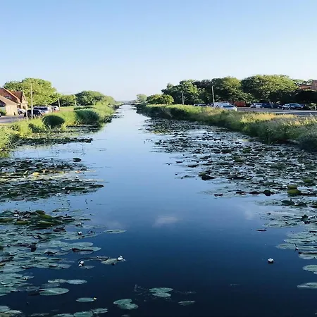 Beautiful Close To Beaches *