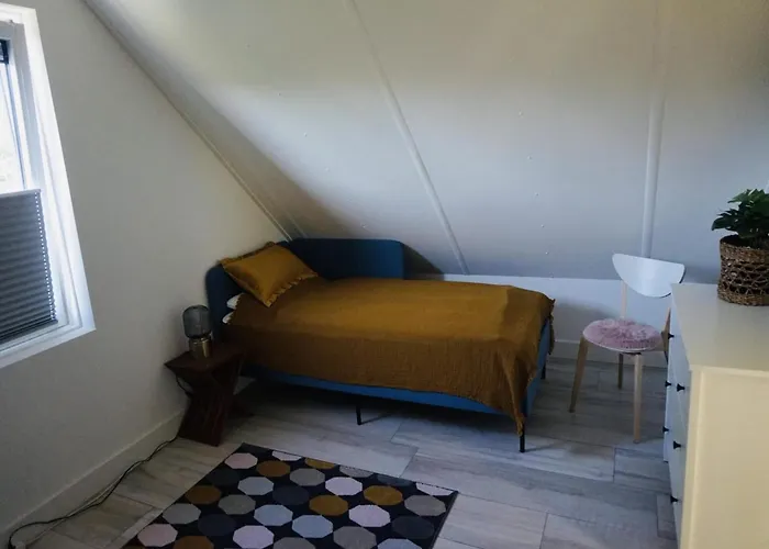 Beautiful Close To Beaches 度假居