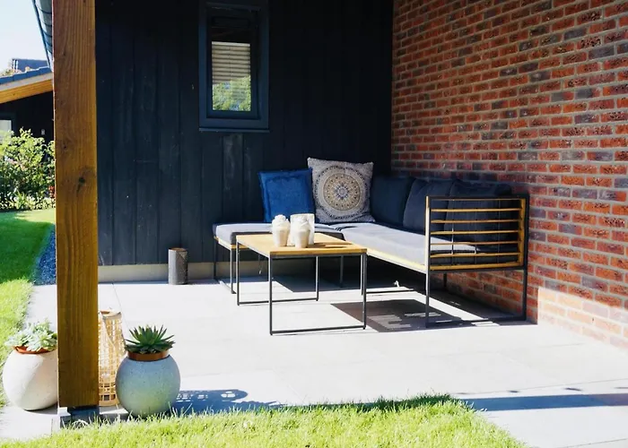 Beautiful Close To Beaches 度假居