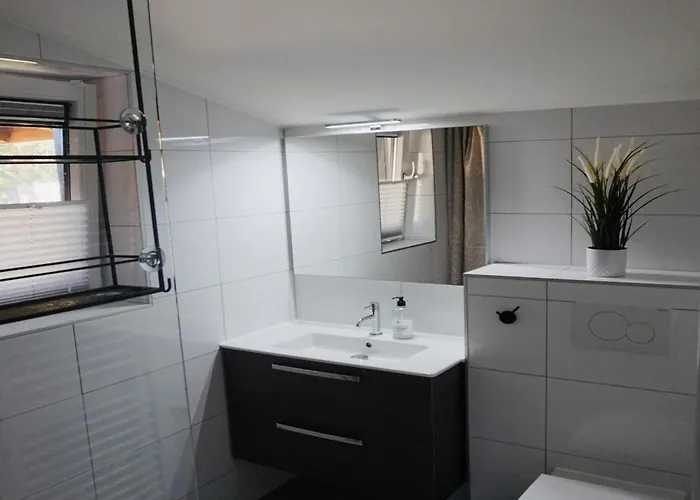 Beautiful Close To Beaches 度假居