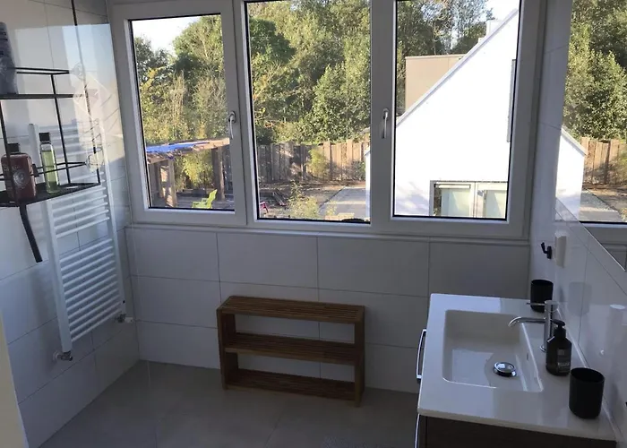 Beautiful Close To Beaches 荷属圣马丁